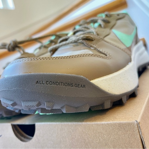 NWT Nike ACG Lowcate Athletic Trail Shoes Unisex Green / Brown - Picture 10 of 13